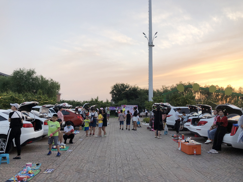 夏令營(yíng)挑戰(zhàn)地?cái)偨?jīng)濟(jì)，覽眾房車不一樣的活動(dòng)