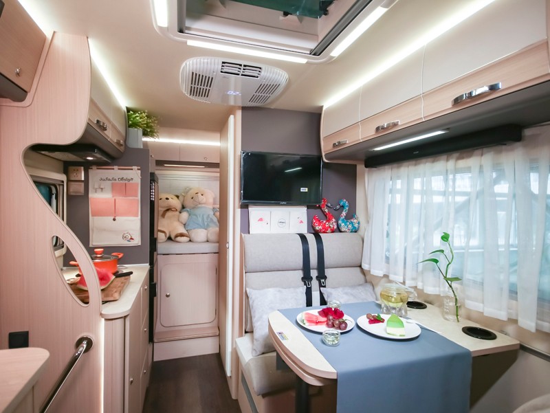 自由炮領銜，引爆成都房車展