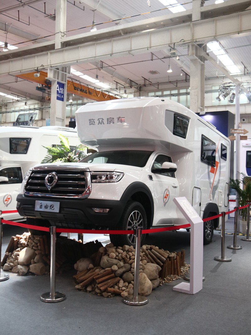 年度新車、自動檔、四驅，能選的房車