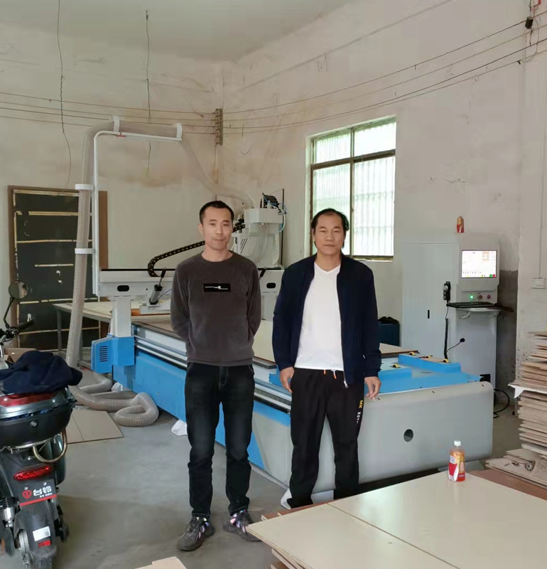 海南1330直排數(shù)控加工中心開料機(圖1) 海南1330直排數(shù)控加工中心開料機(圖1)