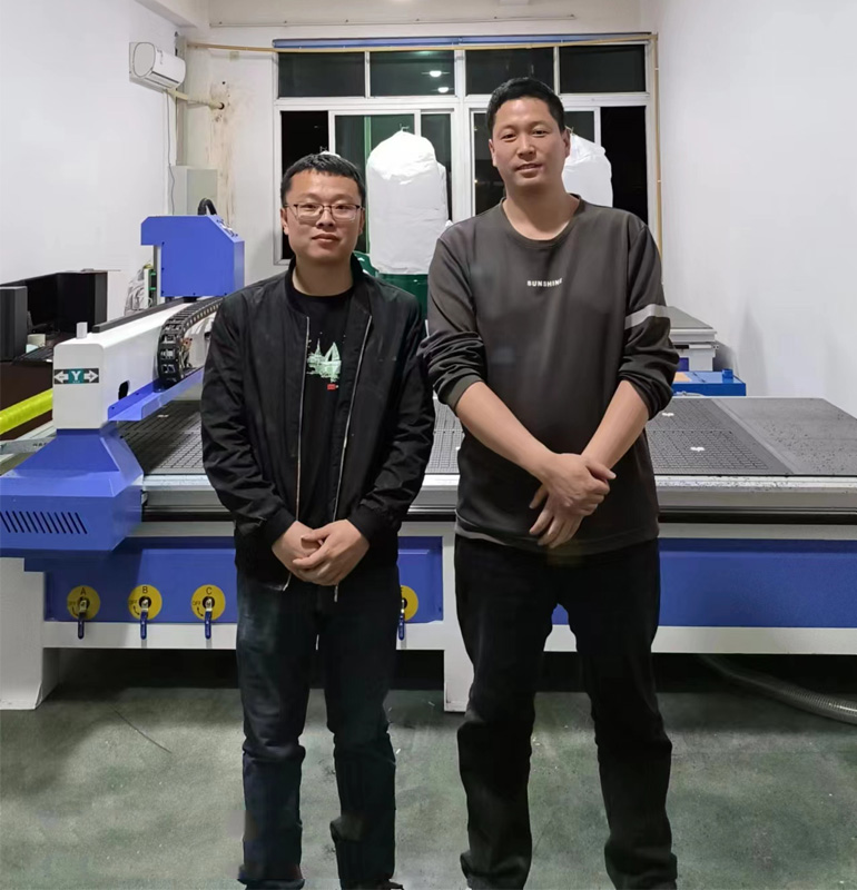 浙江寧波1325木工數(shù)控雕刻機(jī)(帶真空吸附)(圖1) 3f4d92b5b2b09b0a23e1705012c352e4_1-24040112541c40.jpg