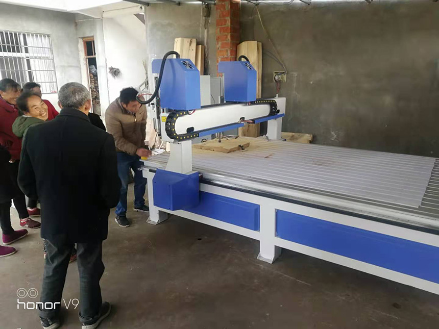 深藍機械出品的木工/石材數控雕刻機為何得到越來越多客戶的認可?(圖3) 陜西漢中1825木工雕刻機(圖2)