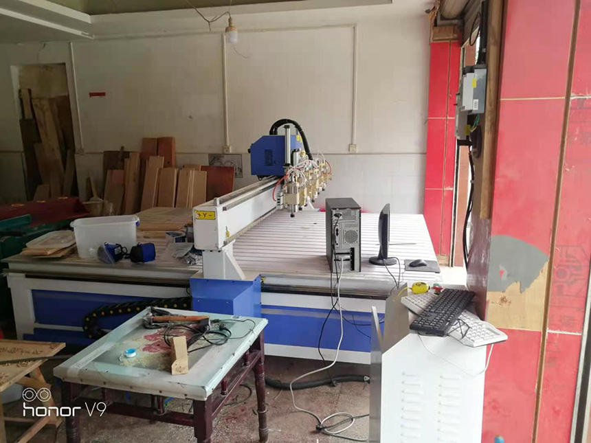 貴州福泉1825一拖六木工雕刻機(圖2) 貴州福泉1825一拖六木工雕刻機(圖2)