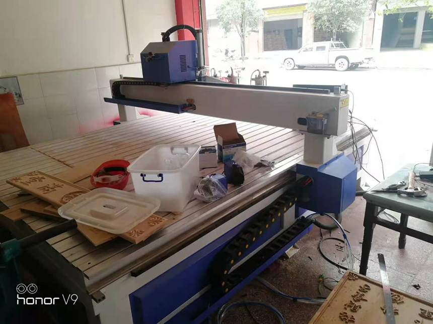 貴州福泉1825一拖六木工雕刻機(圖5) 貴州福泉1825一拖六木工雕刻機(圖5)